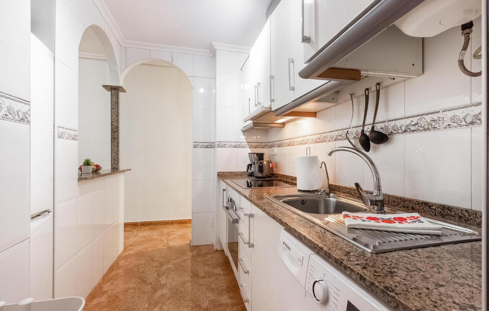 Amazing Apartment In Torrevieja With Kitchen Exterior foto